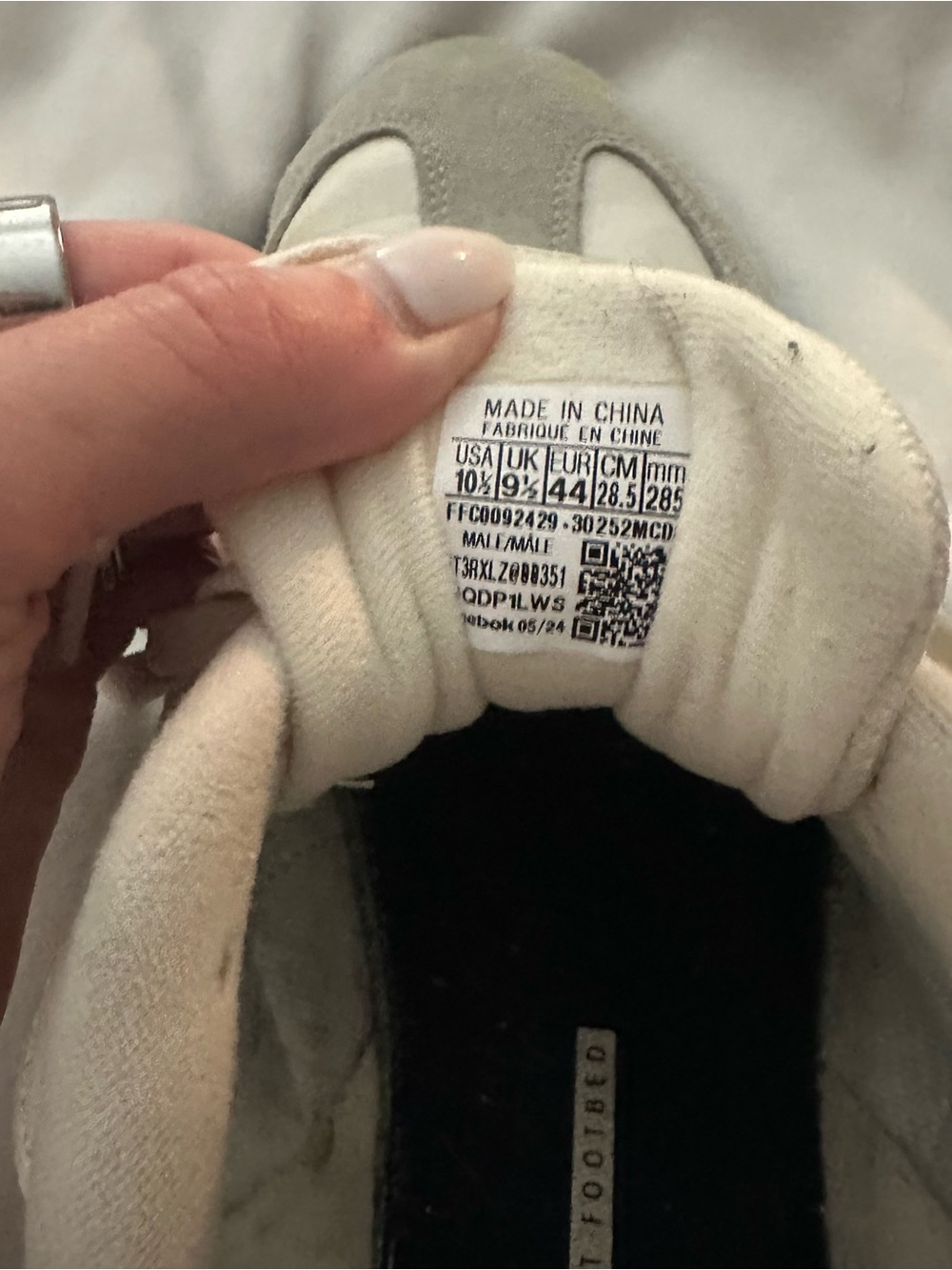 Men's Reebok Sneakers - Picture 3 of 5